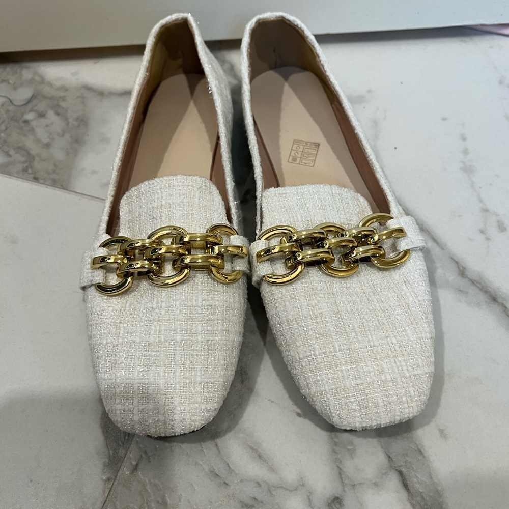 SHEIN Cream Loafers with Gold Chain Accent